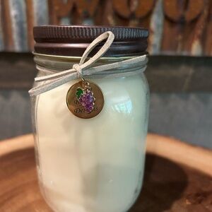 Candle 100% American Soy 🎄
Christmas Gift!